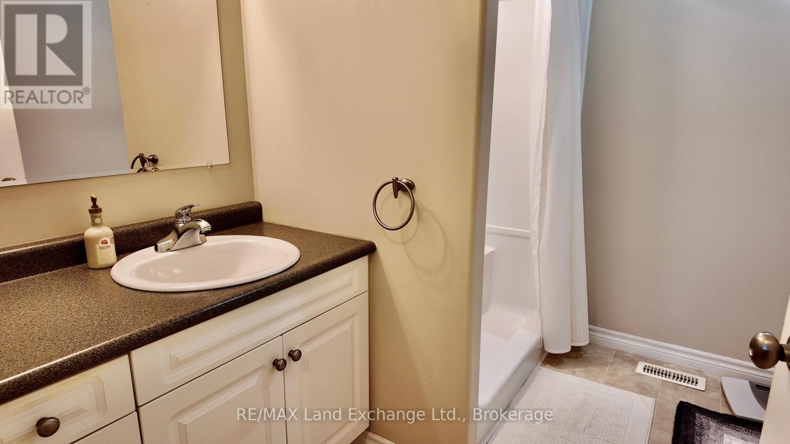 643 Pipers Court, Kincardine, Ontario  N2Z 0A1 - Photo 10 - X12055632