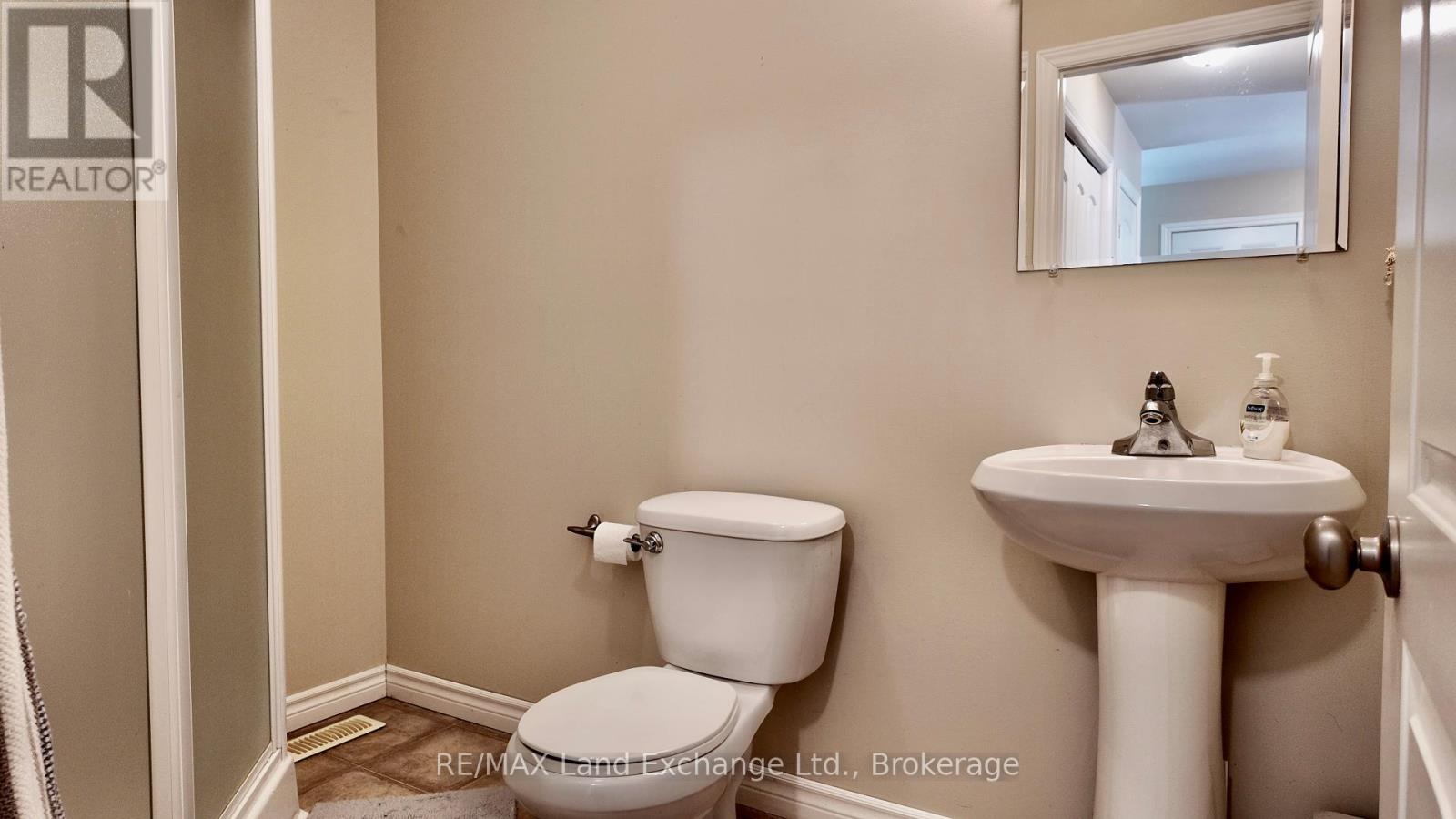 643 Pipers Court, Kincardine, Ontario  N2Z 0A1 - Photo 11 - X12055632