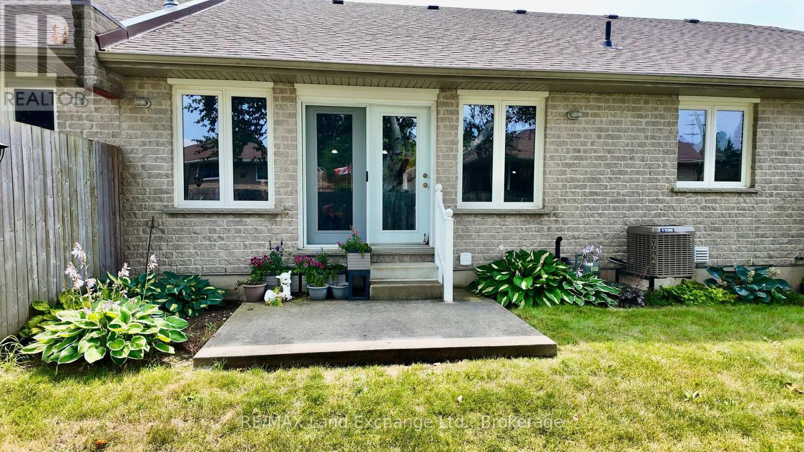 643 Pipers Court, Kincardine, Ontario  N2Z 0A1 - Photo 14 - X12055632
