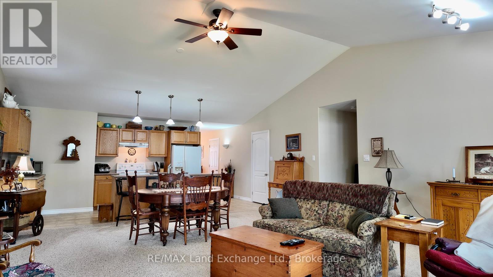 643 Pipers Court, Kincardine, Ontario  N2Z 0A1 - Photo 6 - X12055632