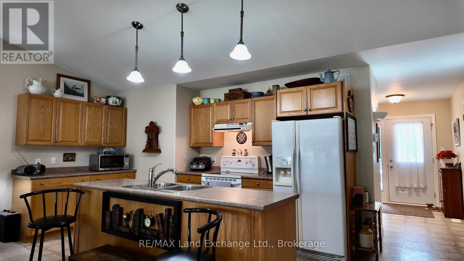 643 Pipers Court, Kincardine, Ontario  N2Z 0A1 - Photo 7 - X12055632