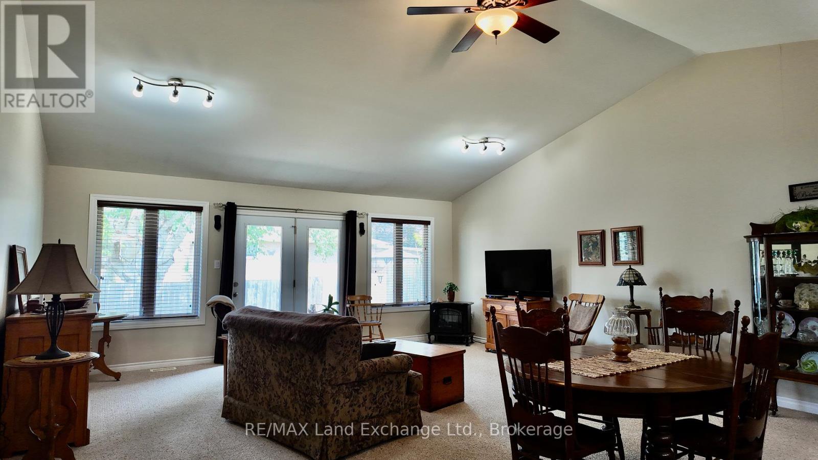 643 Pipers Court, Kincardine, Ontario  N2Z 0A1 - Photo 8 - X12055632