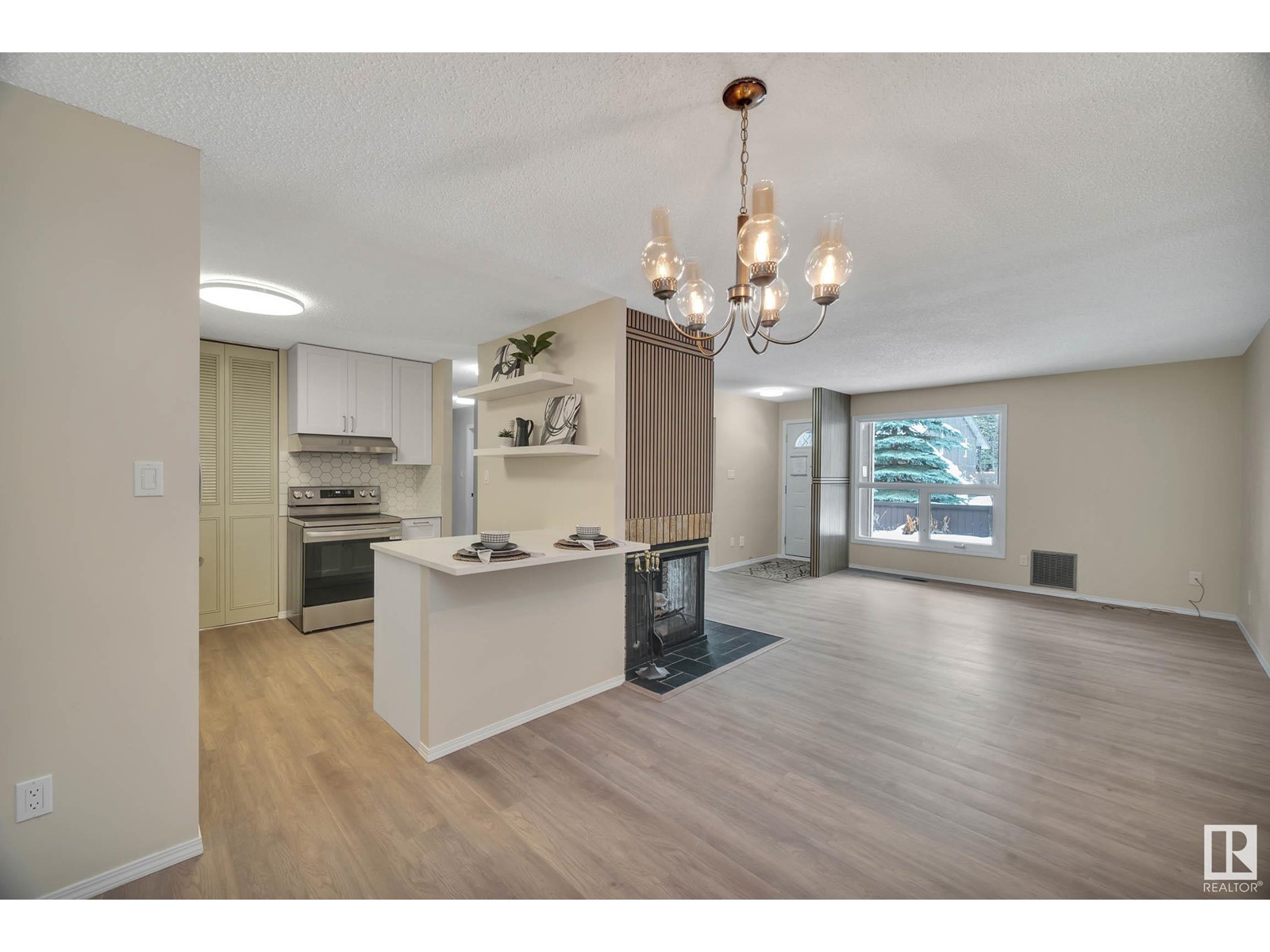 Property at 248 SURREY GARDENS GD NW image 2