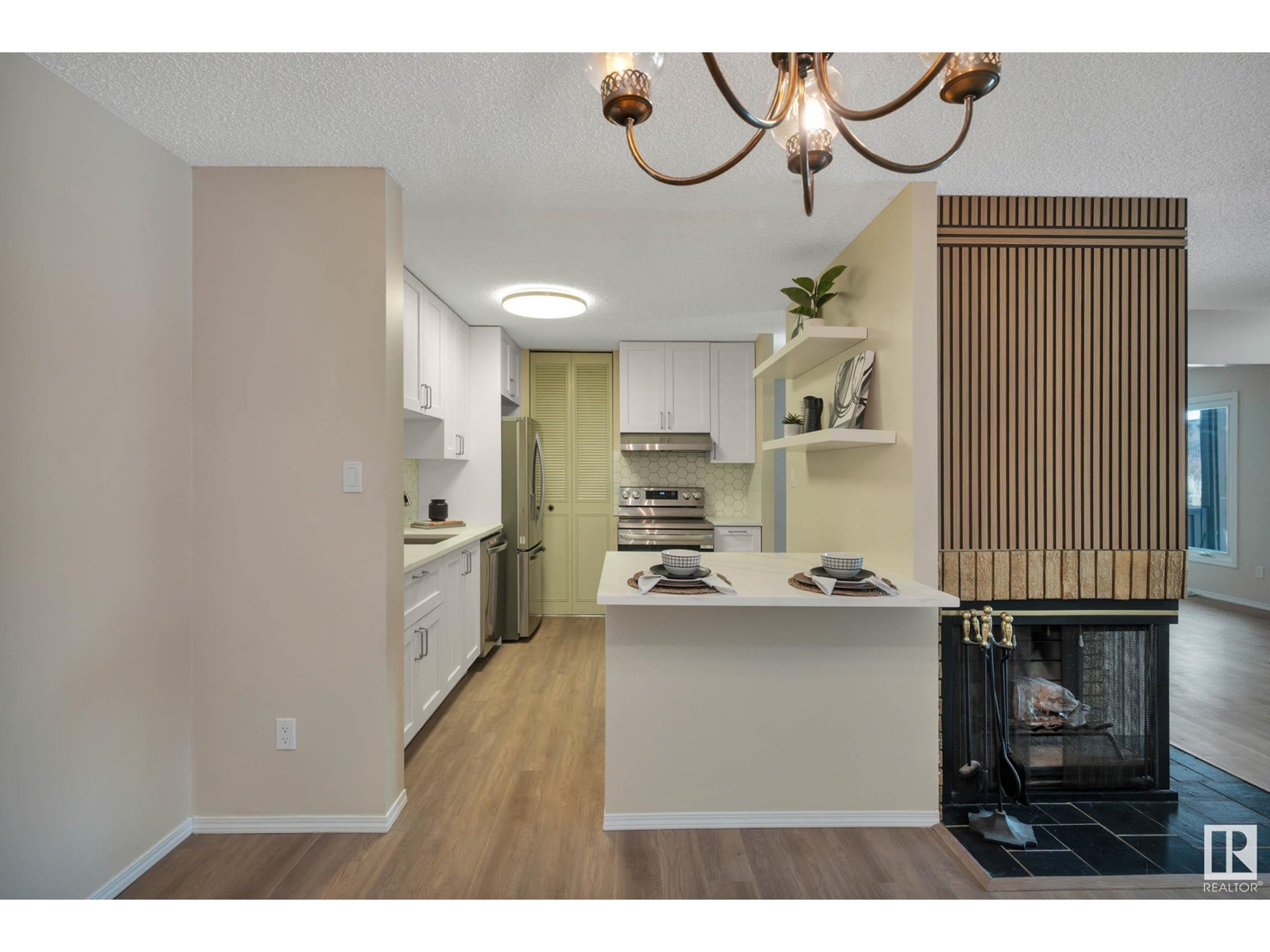 Property at 248 SURREY GARDENS GD NW image 3