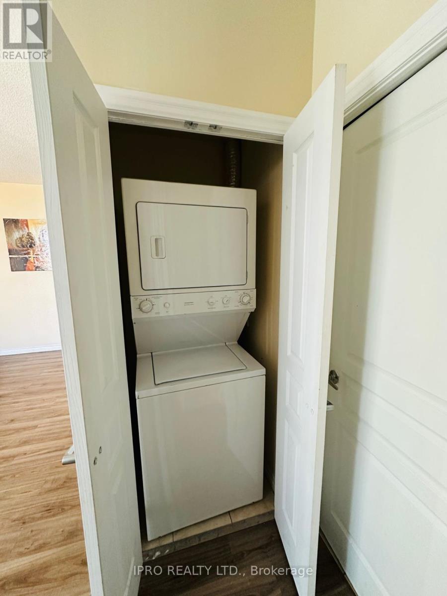 1508 - 225 Webb Drive, Mississauga, Ontario  L5B 4P2 - Photo 11 - W12051387