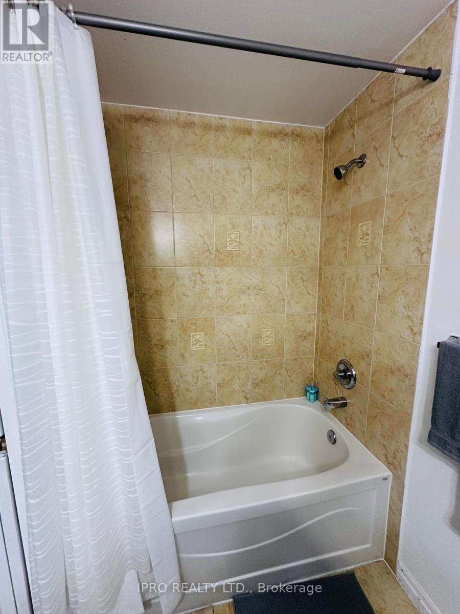 1508 - 225 Webb Drive, Mississauga, Ontario  L5B 4P2 - Photo 14 - W12051387