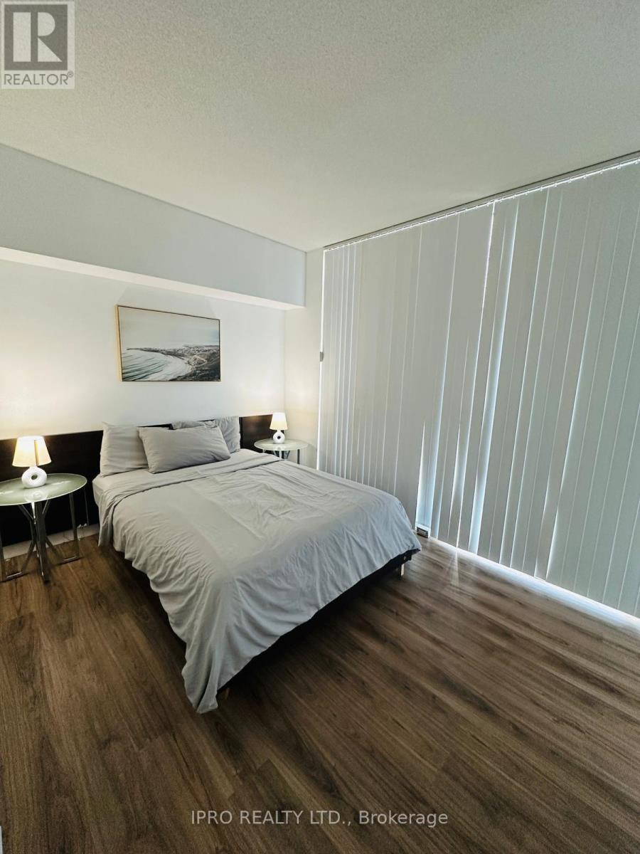 1508 - 225 Webb Drive, Mississauga, Ontario  L5B 4P2 - Photo 8 - W12051387