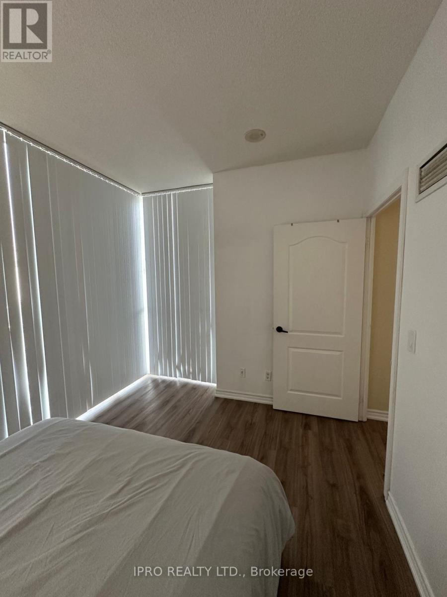 1508 - 225 Webb Drive, Mississauga, Ontario  L5B 4P2 - Photo 9 - W12051387