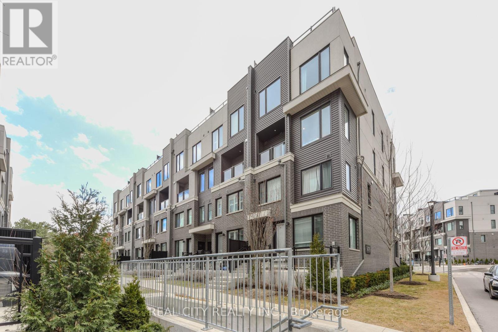 2 - 3476 Widdicombe Way, Mississauga, Ontario  L5L 0B8 - Photo 2 - W12055611