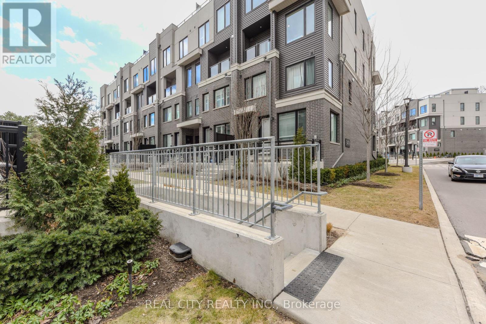 2 - 3476 Widdicombe Way, Mississauga, Ontario  L5L 0B8 - Photo 4 - W12055611