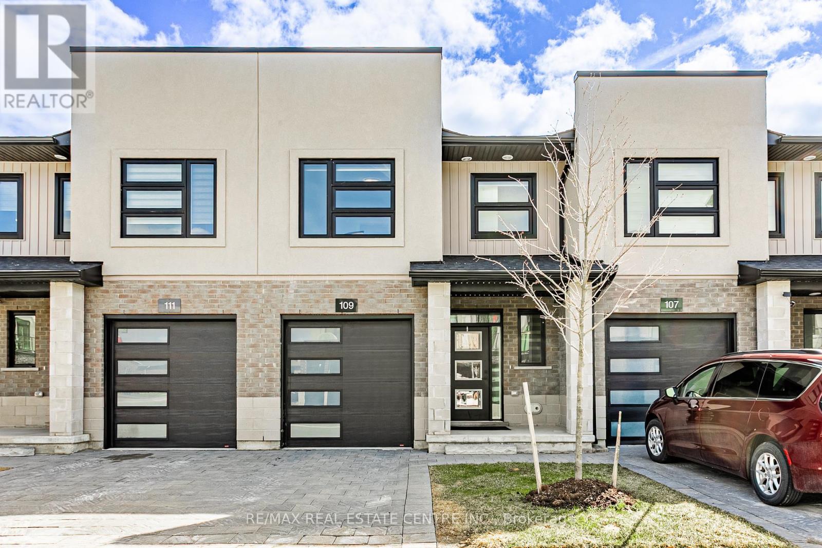 Property at 109 - 3380 SINGLETON AVENUE image 1