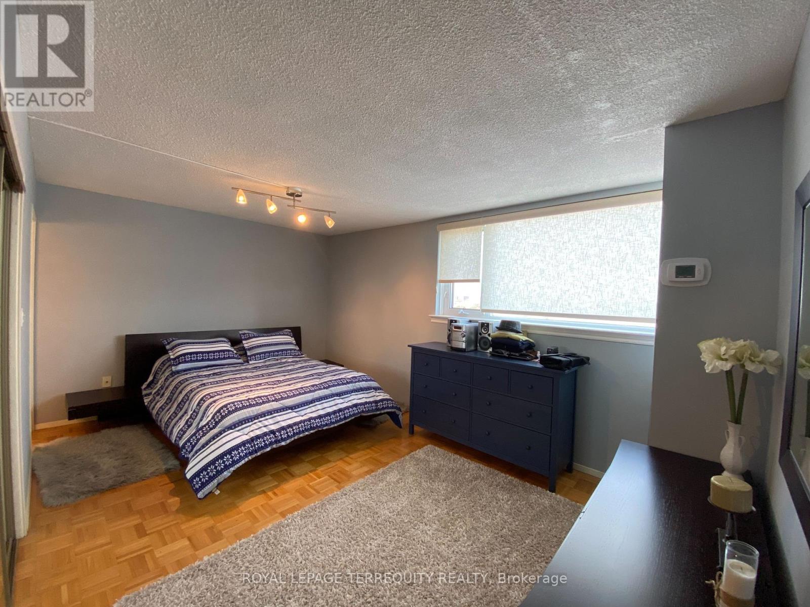 1501 - 270 Scarlett Road, Toronto (Rockcliffe-Smythe), Ontario  M6N 4X7 - Photo 11 - W12055626