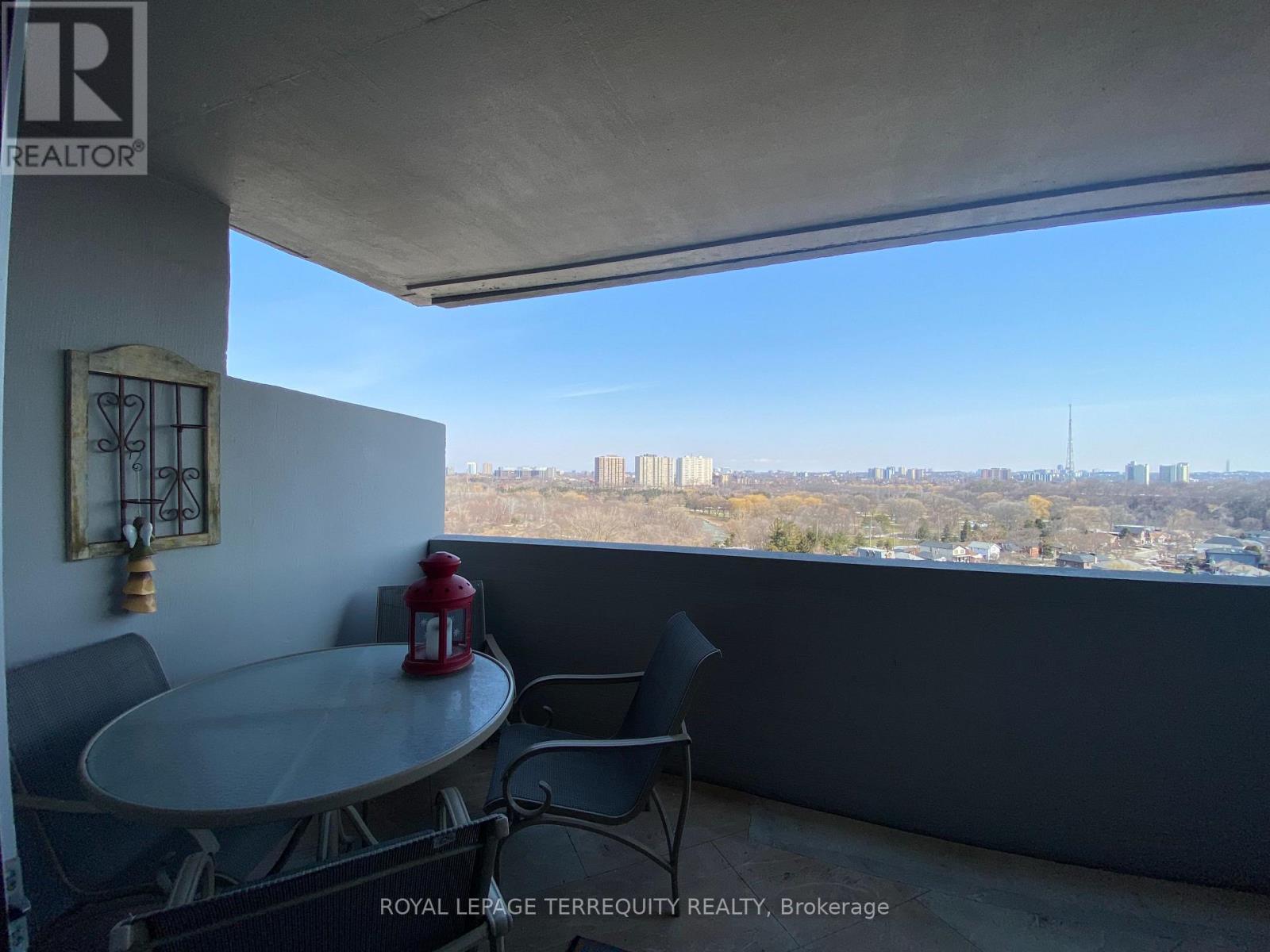 1501 - 270 Scarlett Road, Toronto (Rockcliffe-Smythe), Ontario  M6N 4X7 - Photo 16 - W12055626