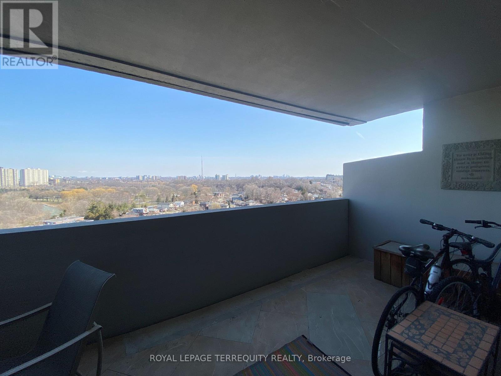 1501 - 270 Scarlett Road, Toronto (Rockcliffe-Smythe), Ontario  M6N 4X7 - Photo 17 - W12055626