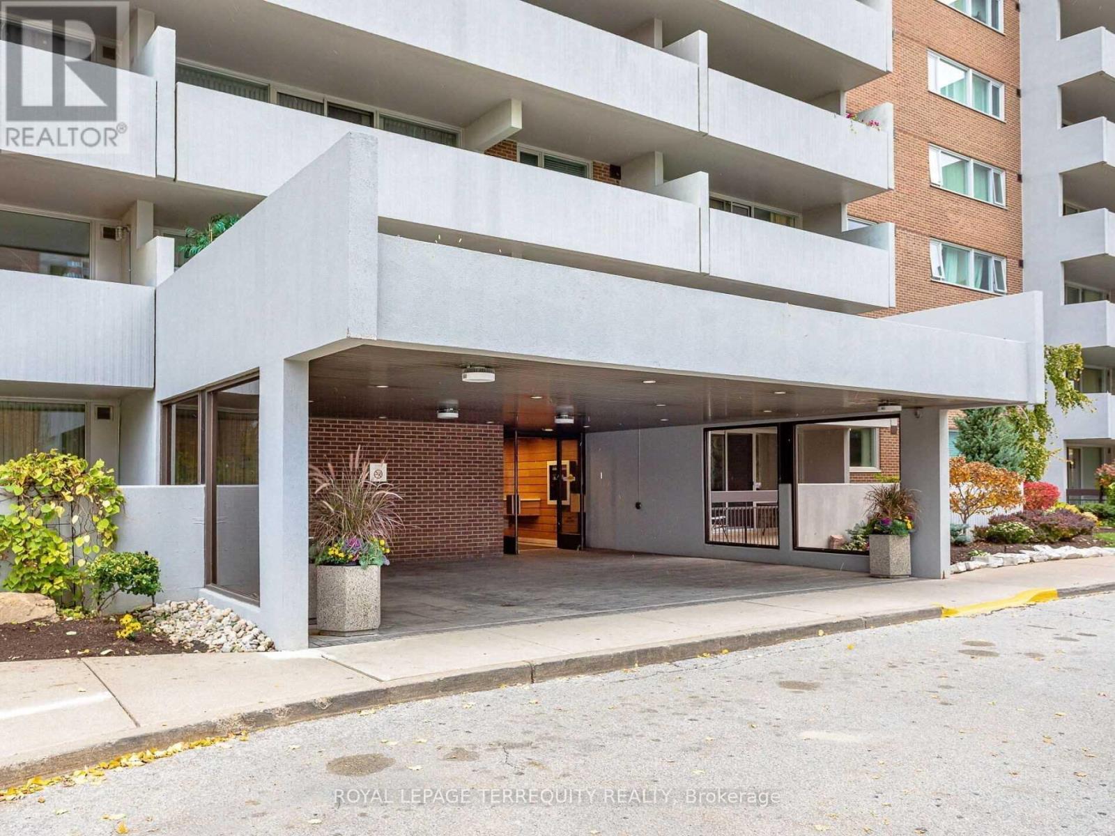 1501 - 270 Scarlett Road, Toronto (Rockcliffe-Smythe), Ontario  M6N 4X7 - Photo 3 - W12055626