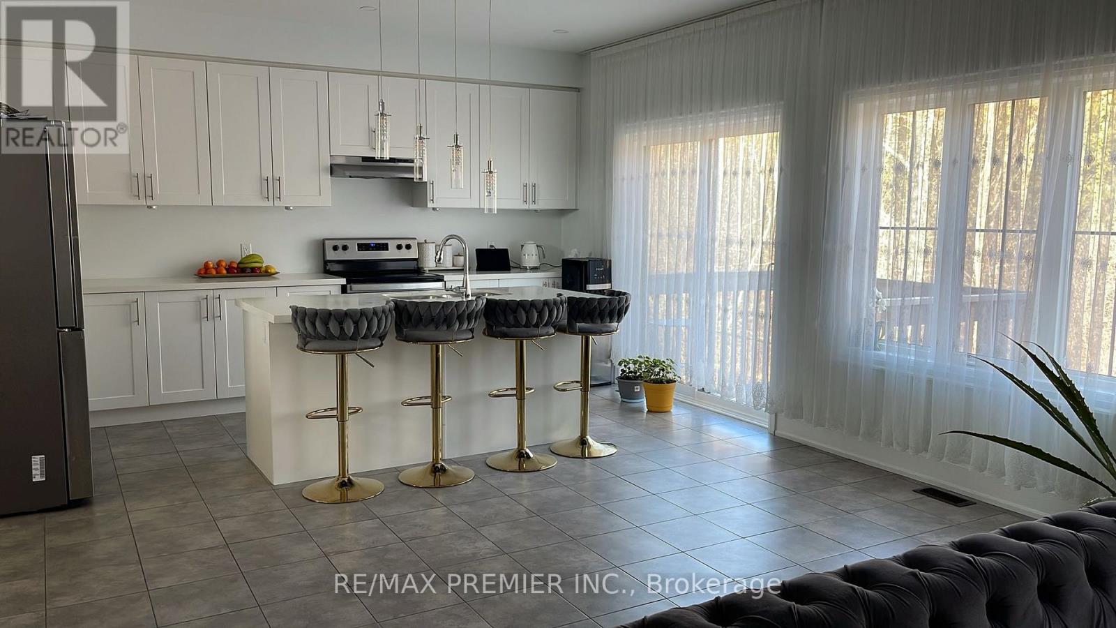 43 Crombie Street, Clarington, Ontario  L1C 4A1 - Photo 4 - E12055667