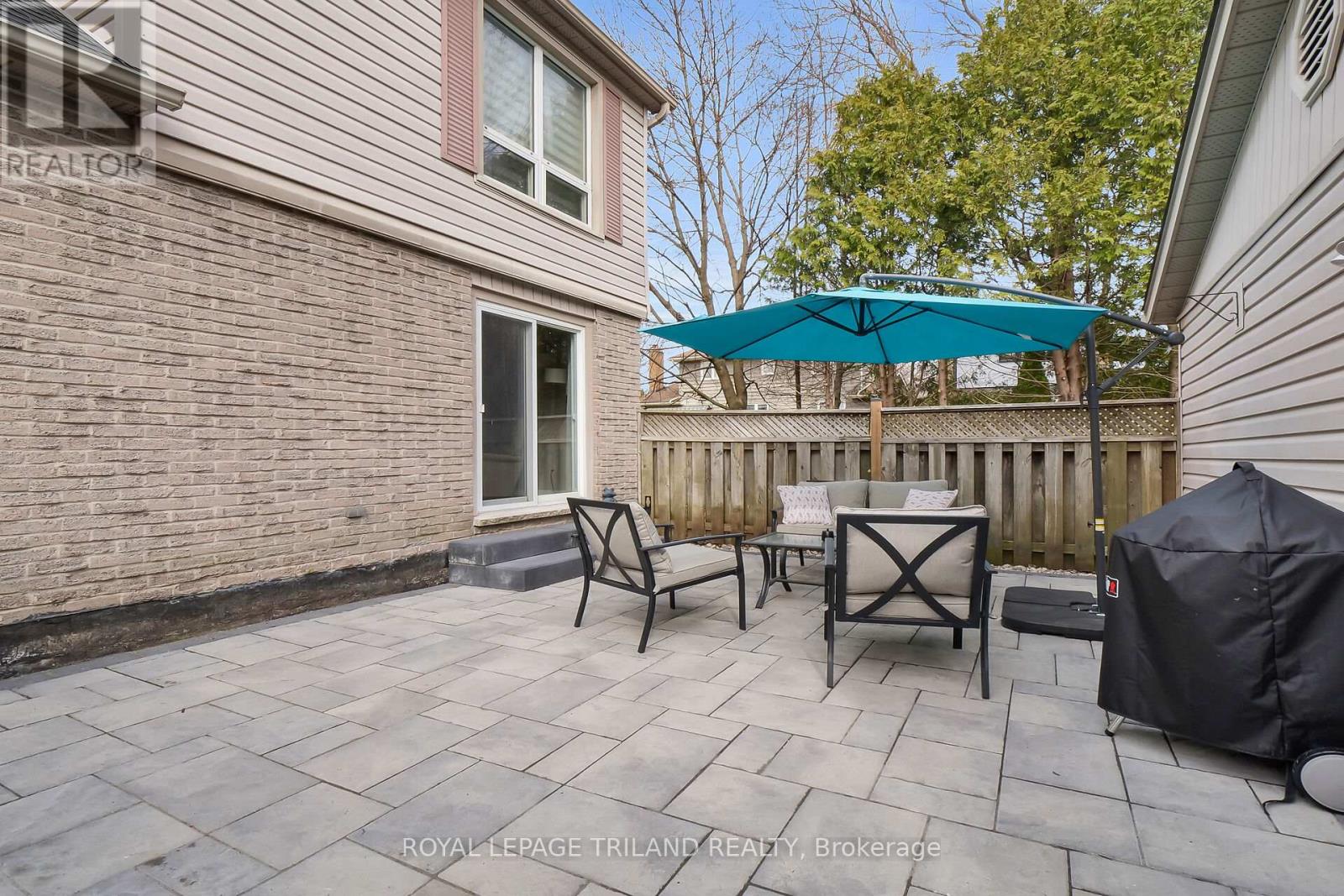 Property at 427 EVERGLADE CRESCENT image 3