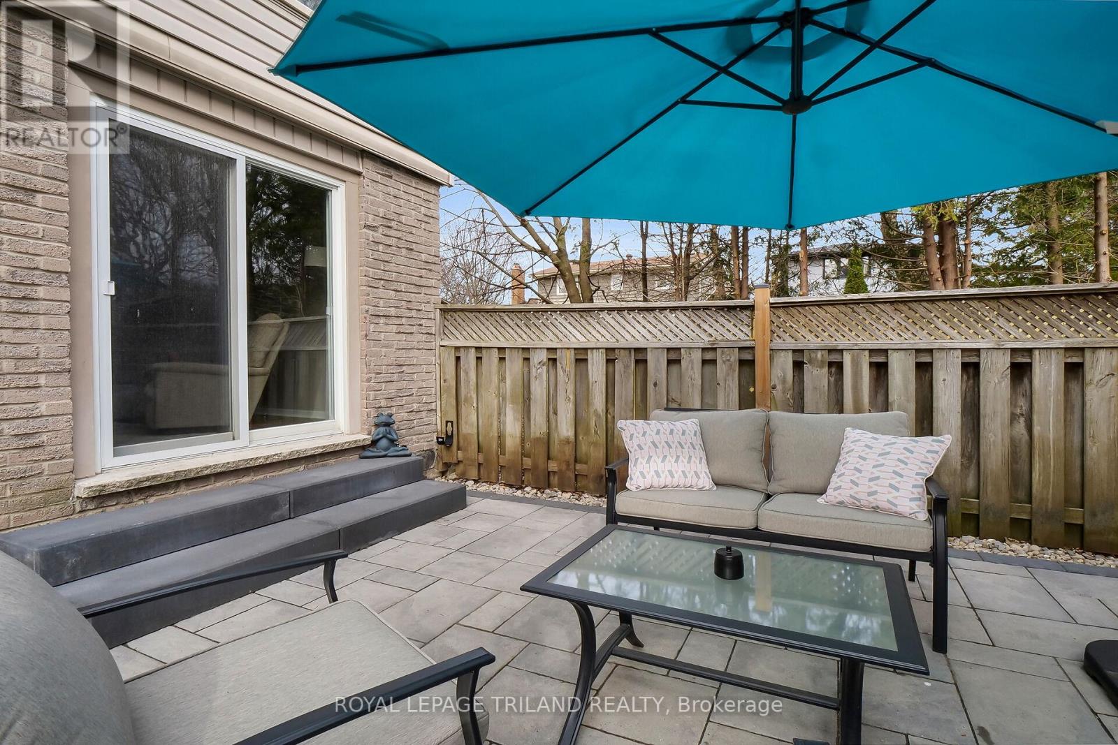 Property at 427 EVERGLADE CRESCENT image 4