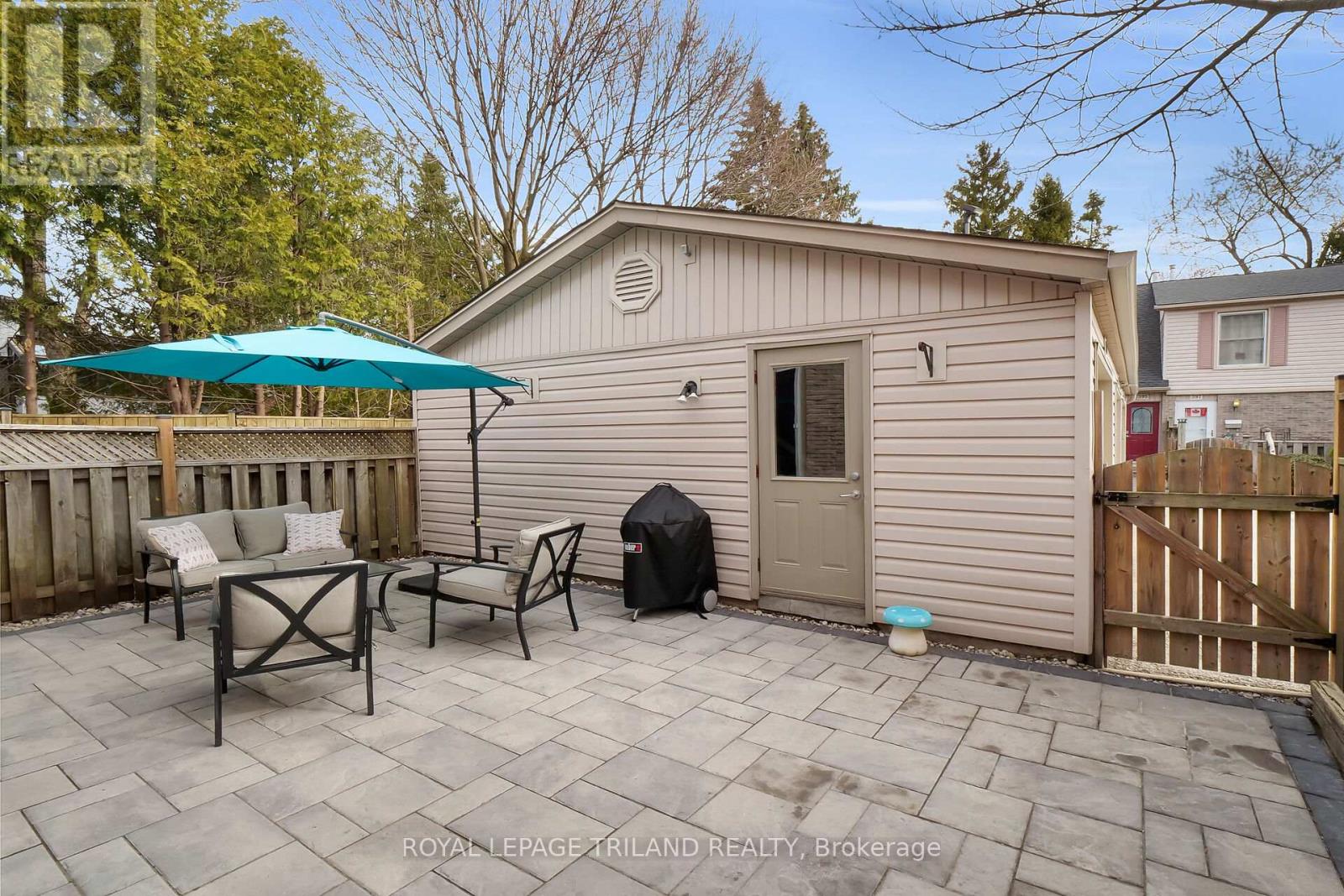 Property at 427 EVERGLADE CRESCENT image 5