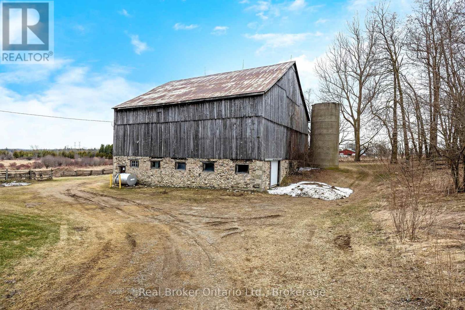 9126 Sideroad 27, Erin, Ontario  L0N 1N0 - Photo 41 - X12055699