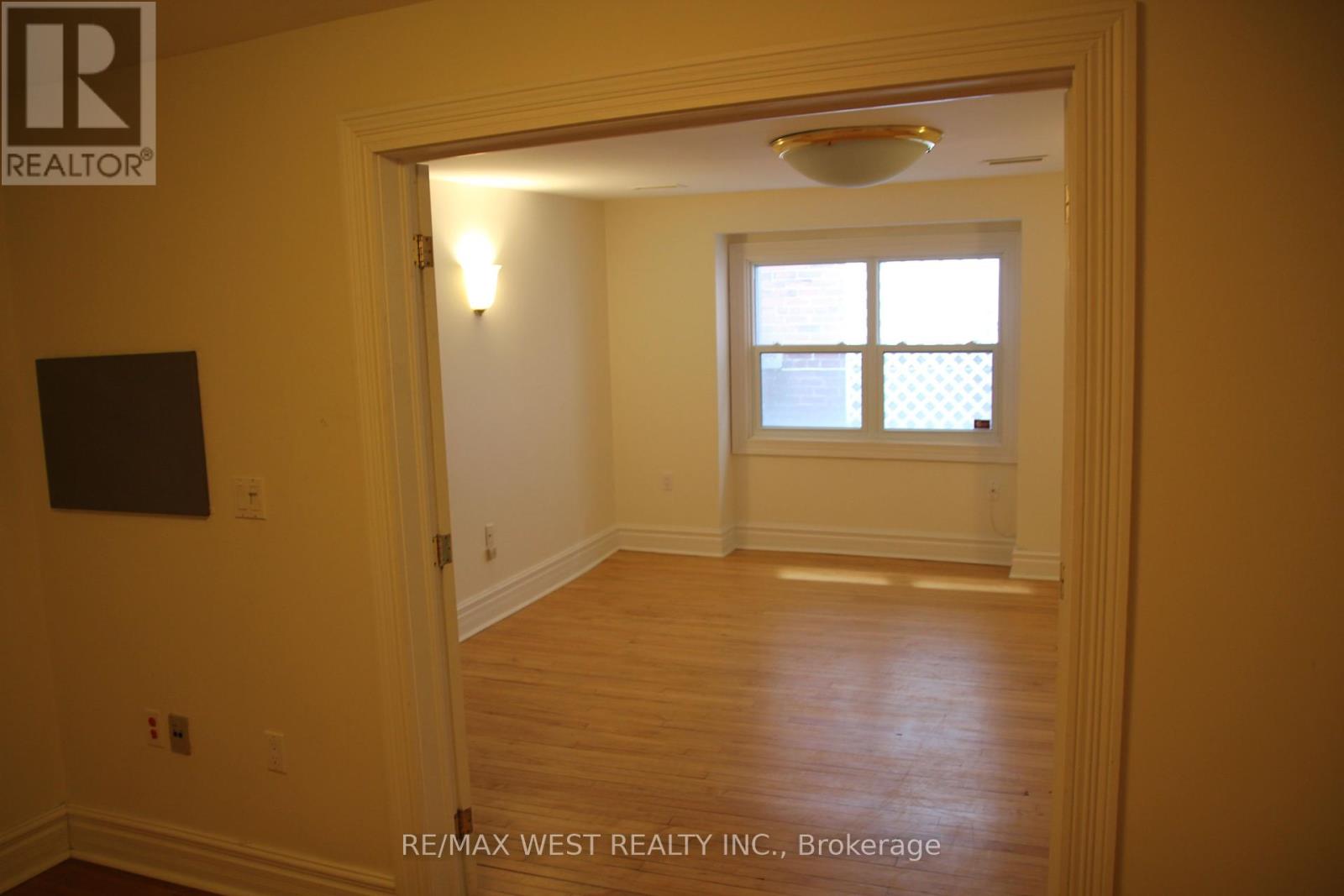 102-103 - 191 Lakeshore Road E, Oakville, Ontario  L6J 1H5 - Photo 3 - W12055697