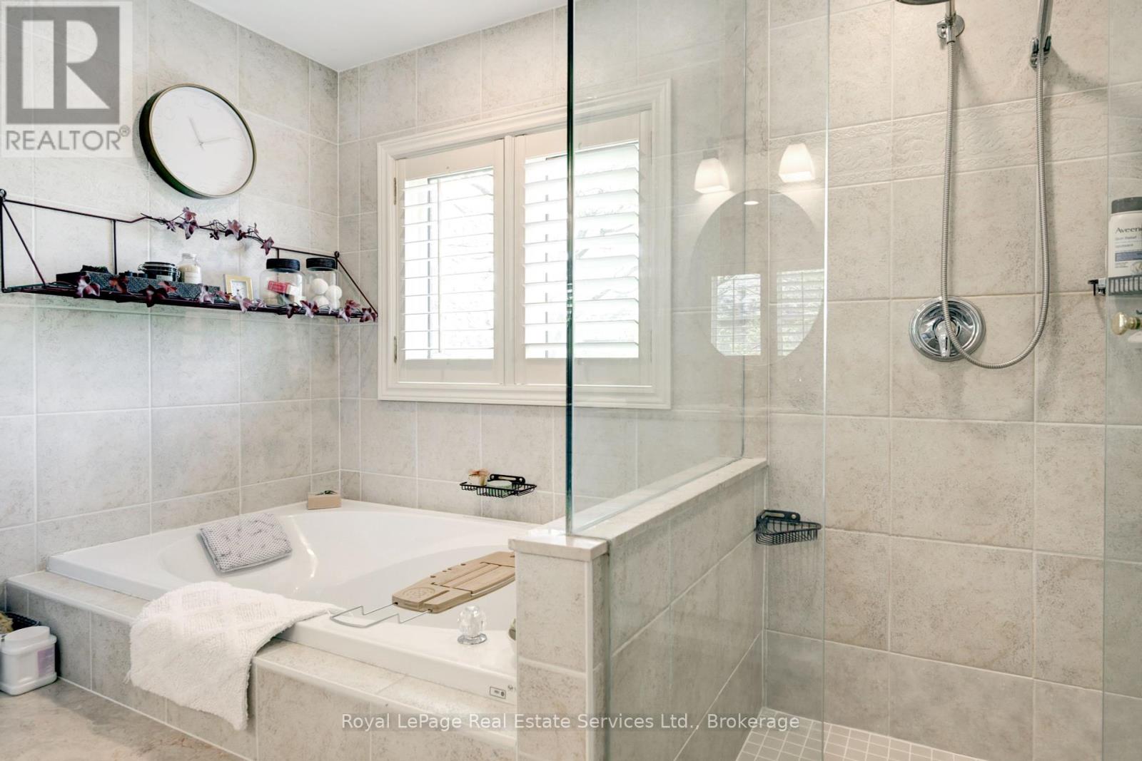 1259 Glenashton Drive, Oakville, Ontario  L6H 5M3 - Photo 24 - W12055748