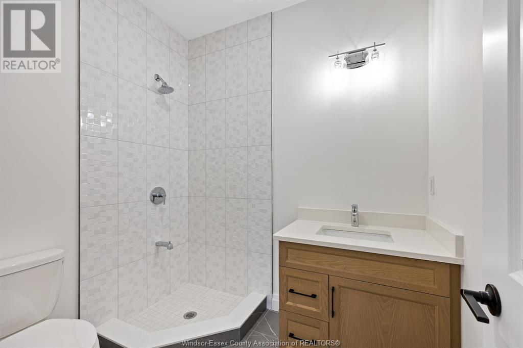 Property at 593 ORCHARDS CRESCENT image 4