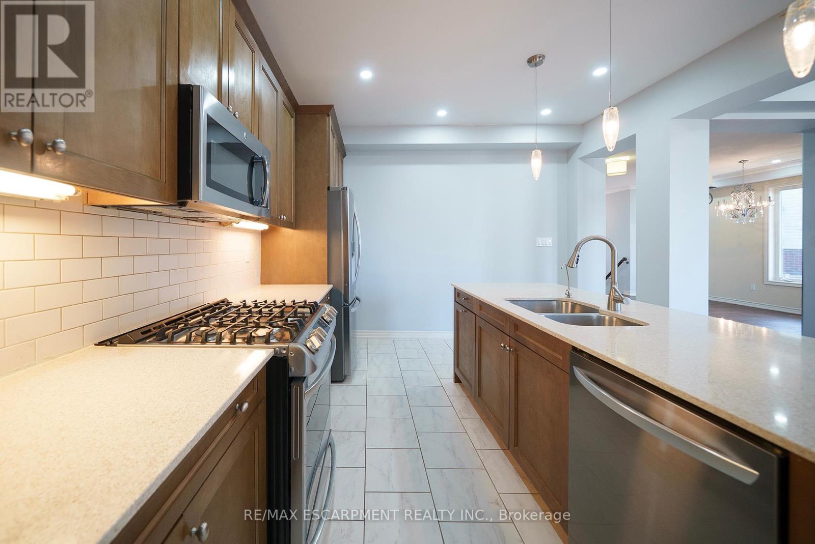 306 Blackburn Drive, Brantford, Ontario  N3T 0G1 - Photo 12 - X12055736