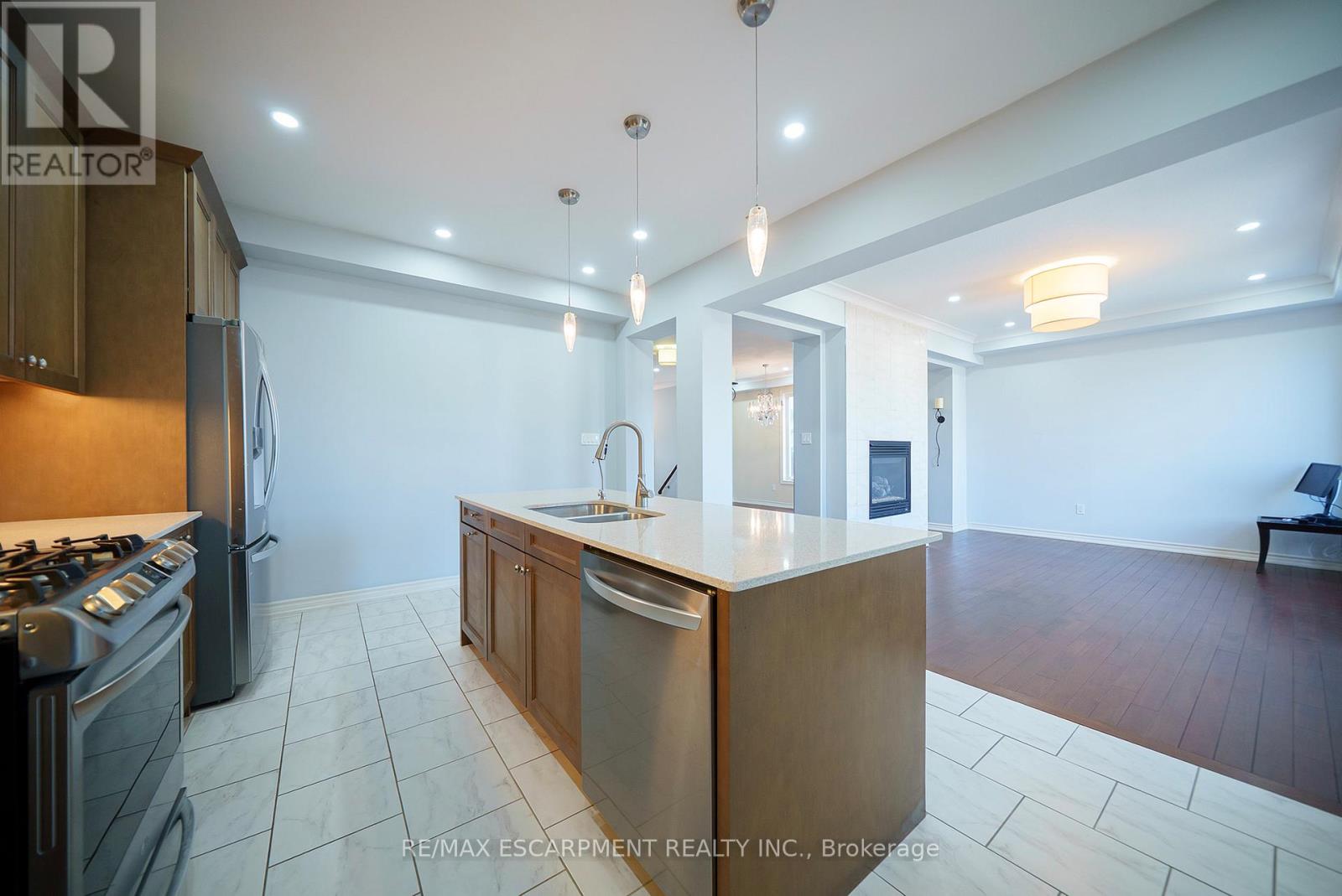 306 Blackburn Drive, Brantford, Ontario  N3T 0G1 - Photo 15 - X12055736