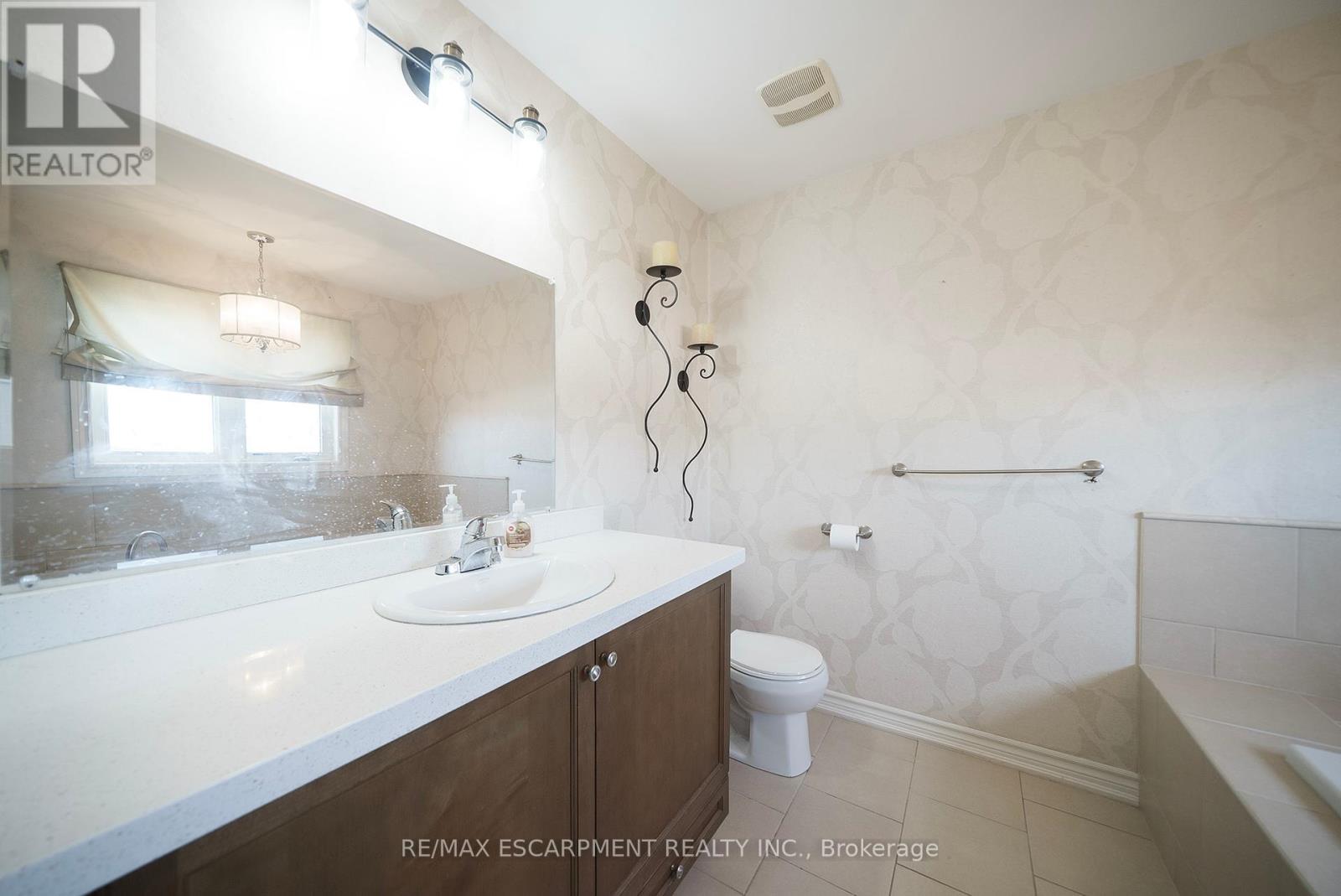 306 Blackburn Drive, Brantford, Ontario  N3T 0G1 - Photo 23 - X12055736
