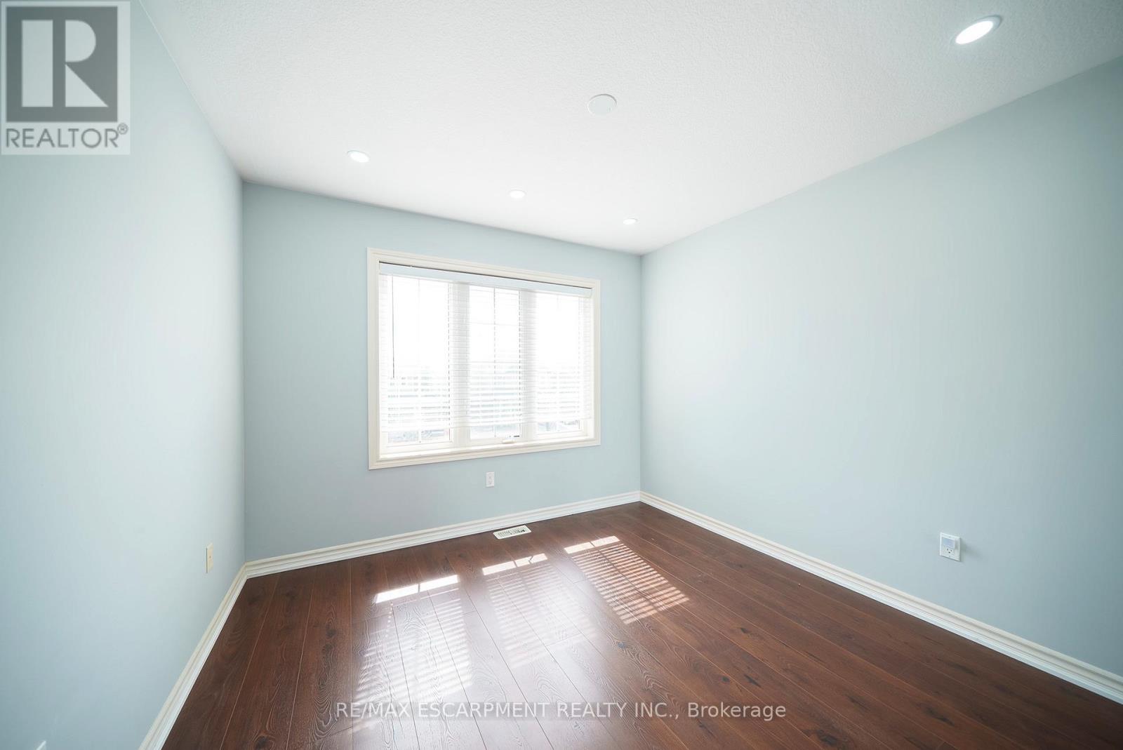 306 Blackburn Drive, Brantford, Ontario  N3T 0G1 - Photo 27 - X12055736