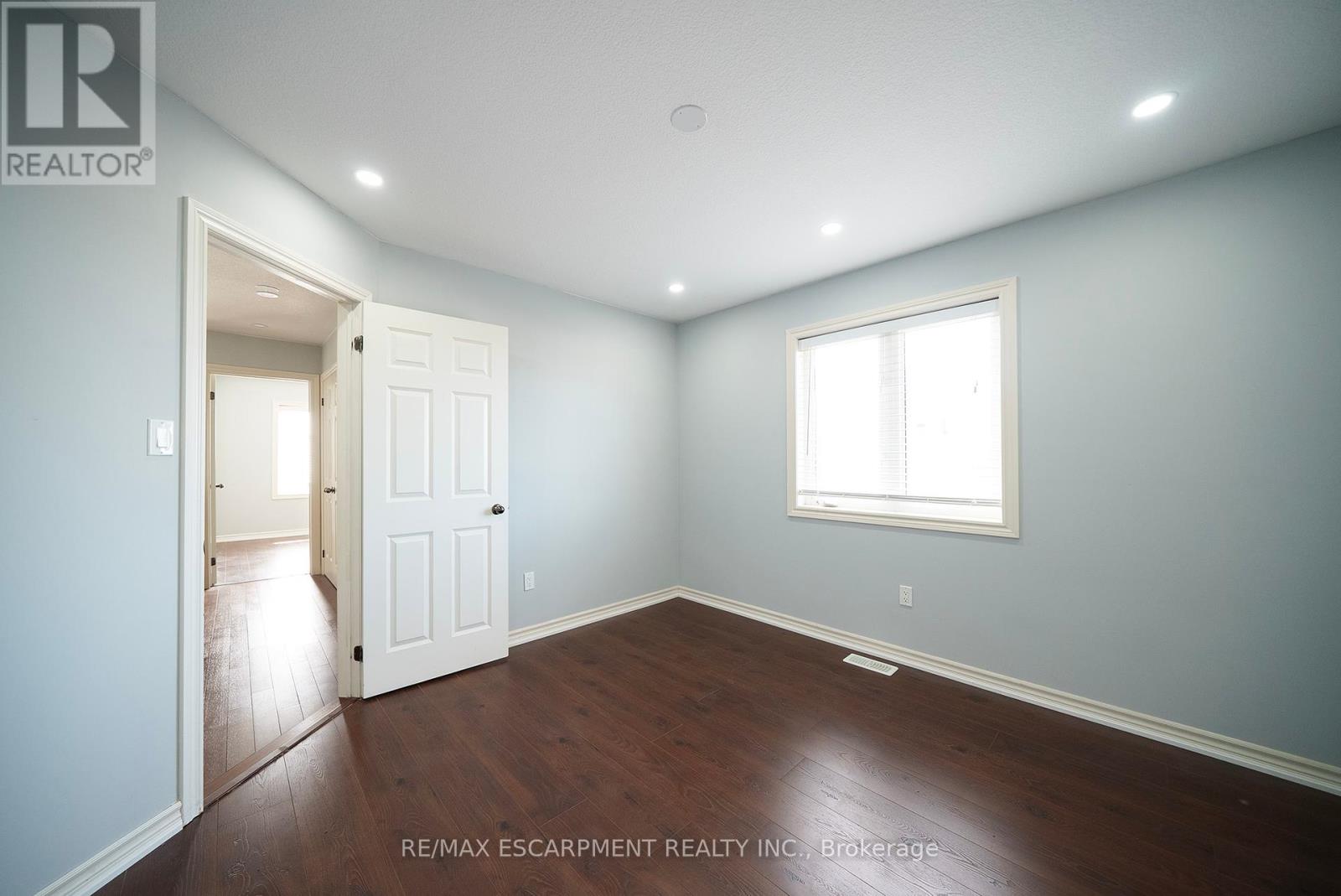 306 Blackburn Drive, Brantford, Ontario  N3T 0G1 - Photo 32 - X12055736