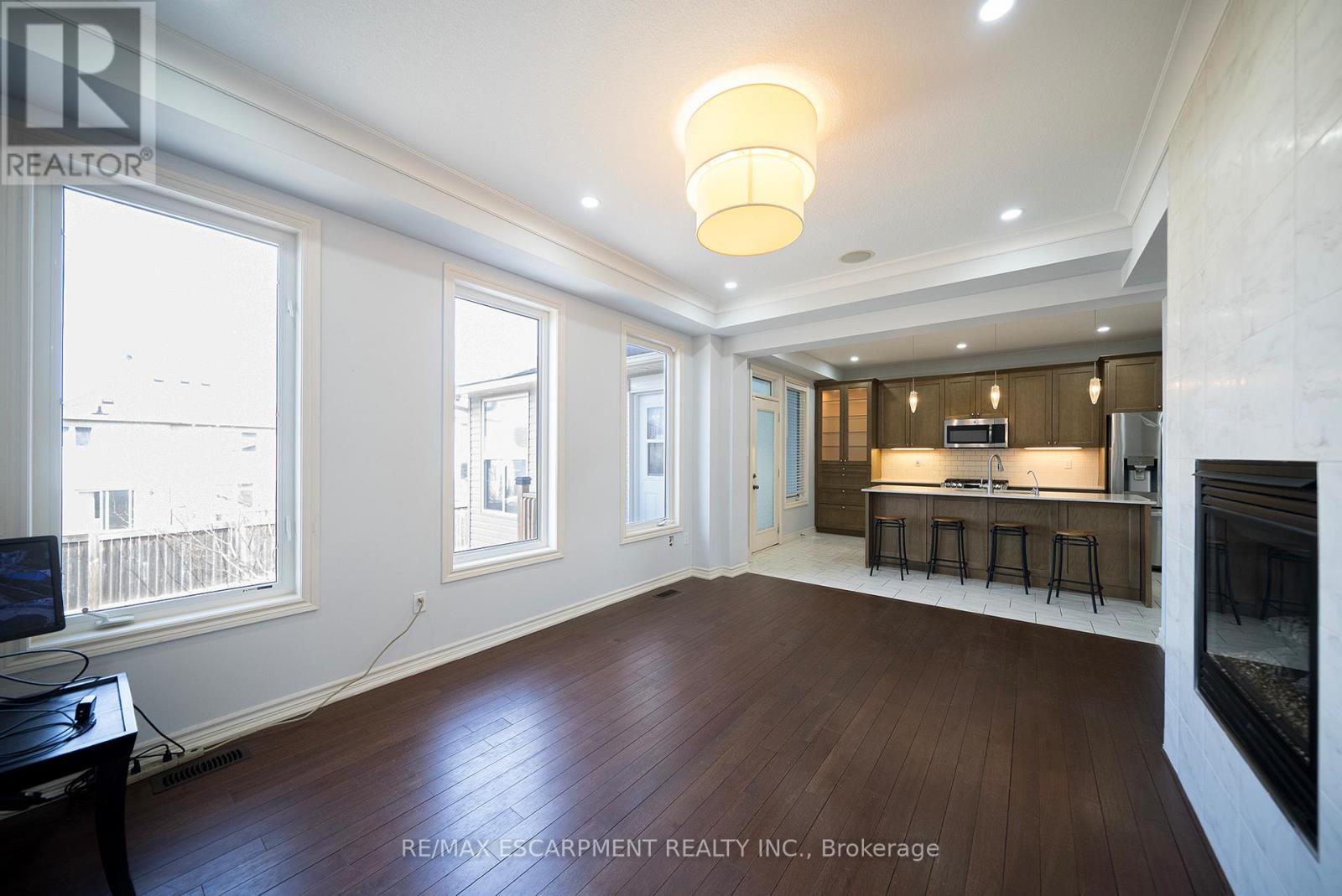 306 Blackburn Drive, Brantford, Ontario  N3T 0G1 - Photo 9 - X12055736