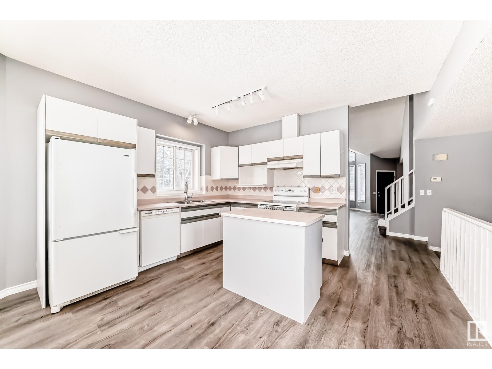 2 Ebony Wy, St. Albert, Alberta  T8N 5X4 - Photo 5 - E4428518