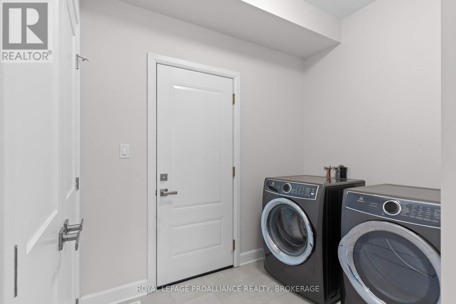 Property at 1386 ANDERSEN DRIVE image 5