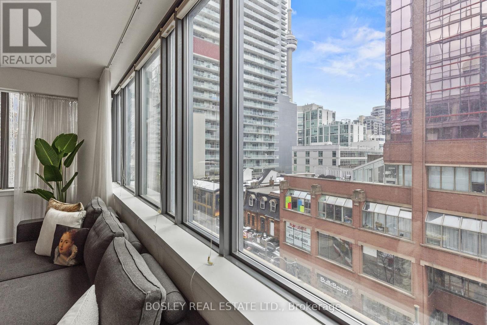 507 - 8 Charlotte Street, Toronto, Ontario  M5V 0K4 - Photo 3 - C12038606
