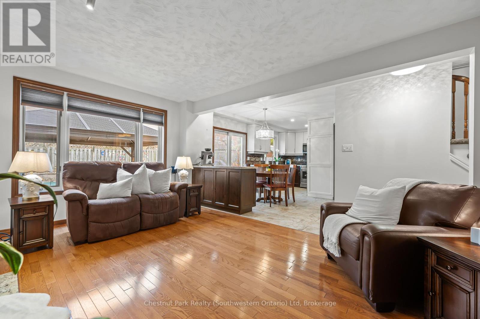 Property at 39 CELIA CRESCENT image 3