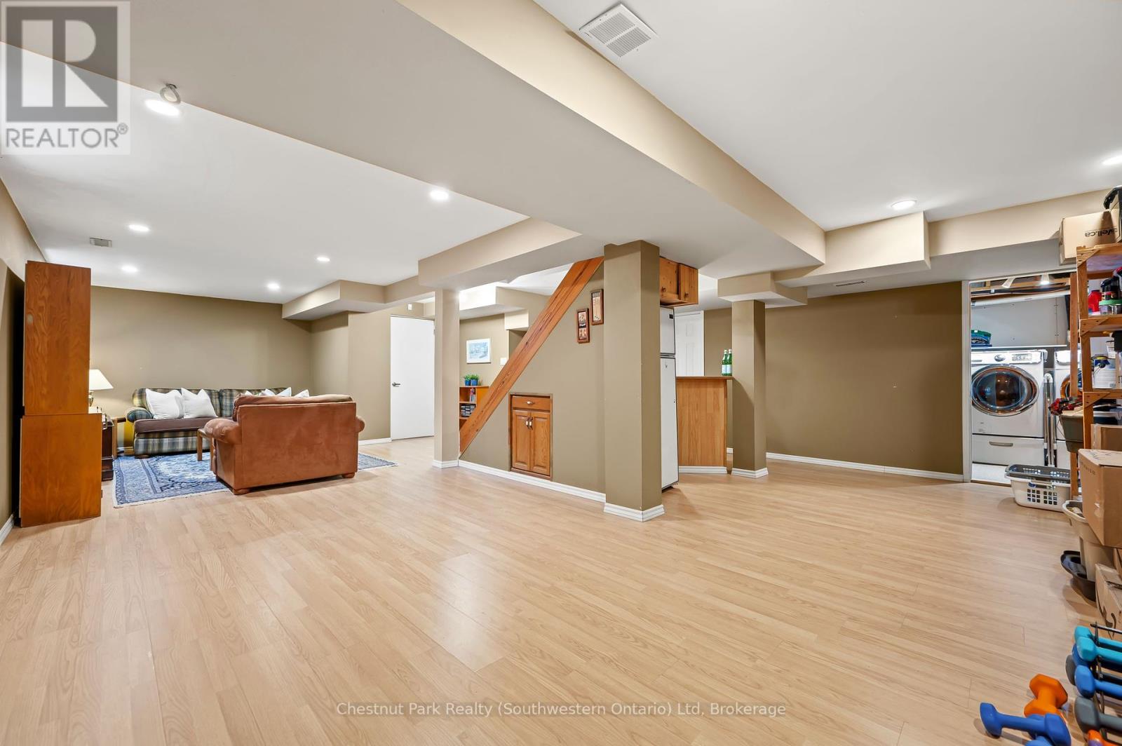 Property at 39 CELIA CRESCENT image 5