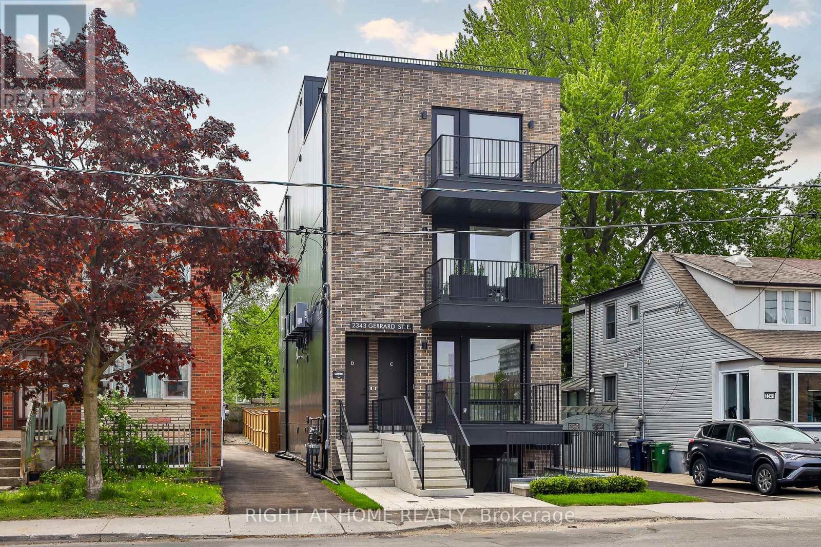 Centre - 2343 Gerrard Street E, Toronto (East End-Danforth), Ontario  M4E 2E6 - Photo 1 - E12055837