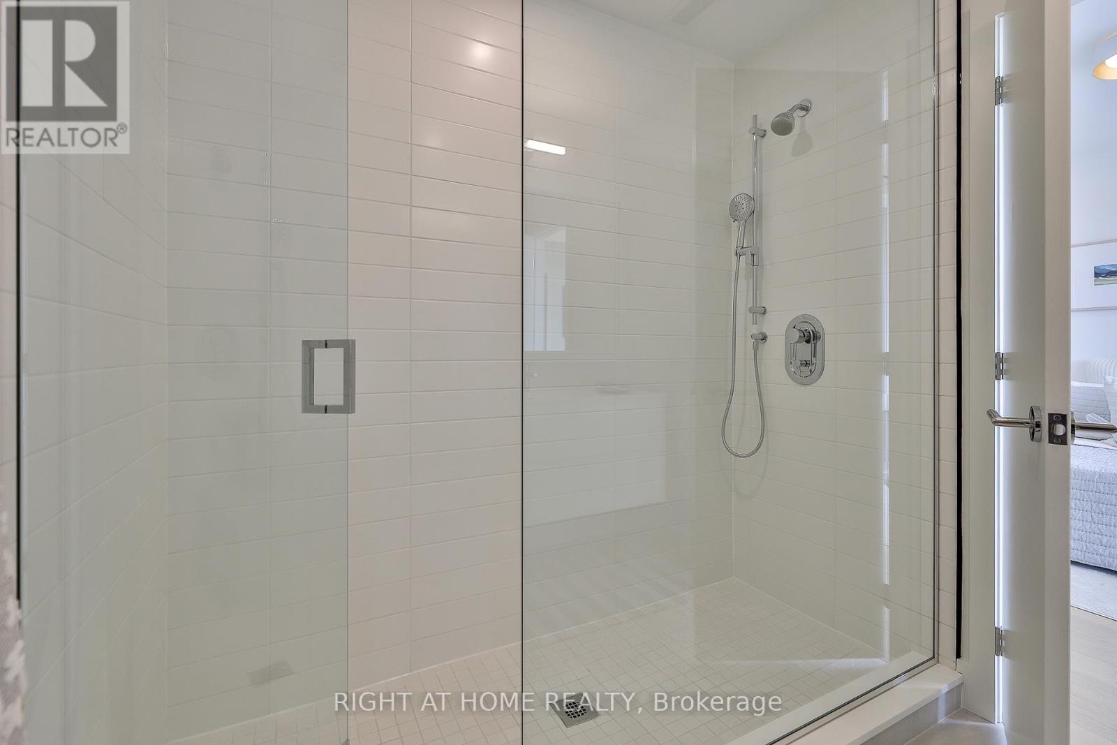 Centre - 2343 Gerrard Street E, Toronto (East End-Danforth), Ontario  M4E 2E6 - Photo 17 - E12055837