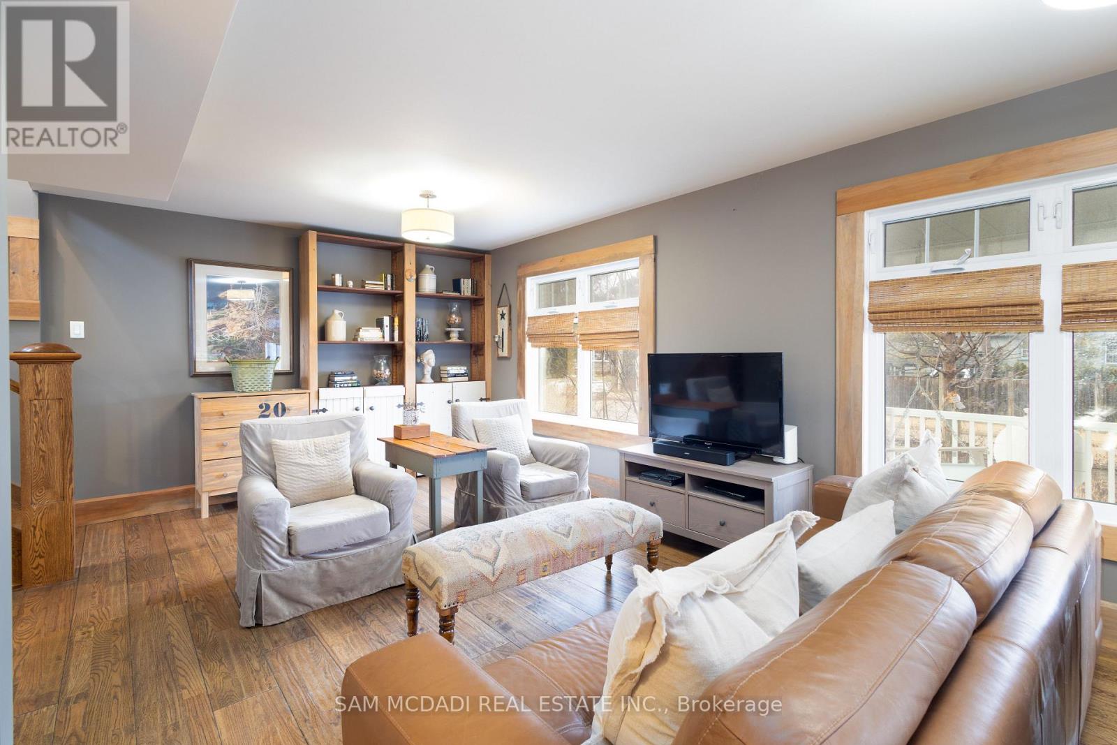 1302 Meredith Avenue, Mississauga, Ontario  L5E 2E7 - Photo 5 - W12055799