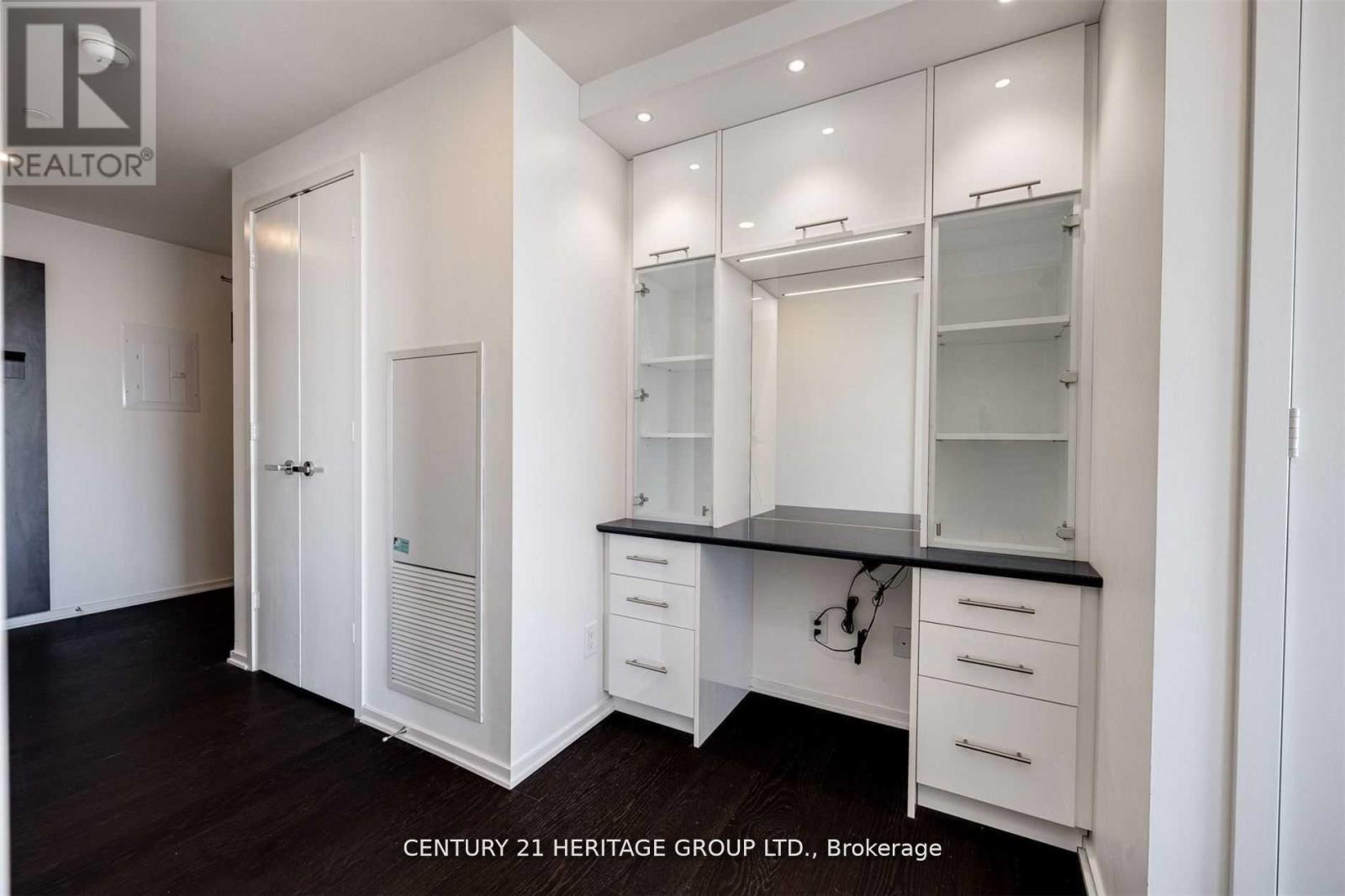 6409 - 1 Bloor Street E, Toronto (Church-Yonge Corridor), Ontario  M4W 0A8 - Photo 17 - C12055870
