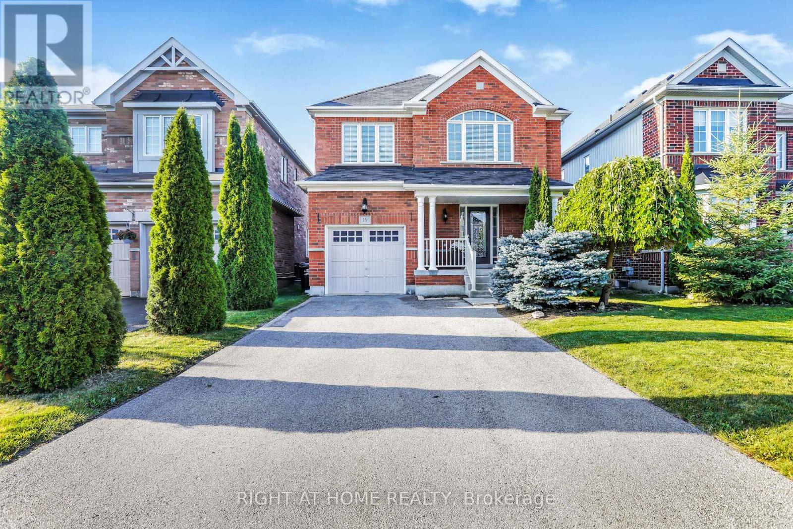 Property at 19 AMBERWING LANDING image 1