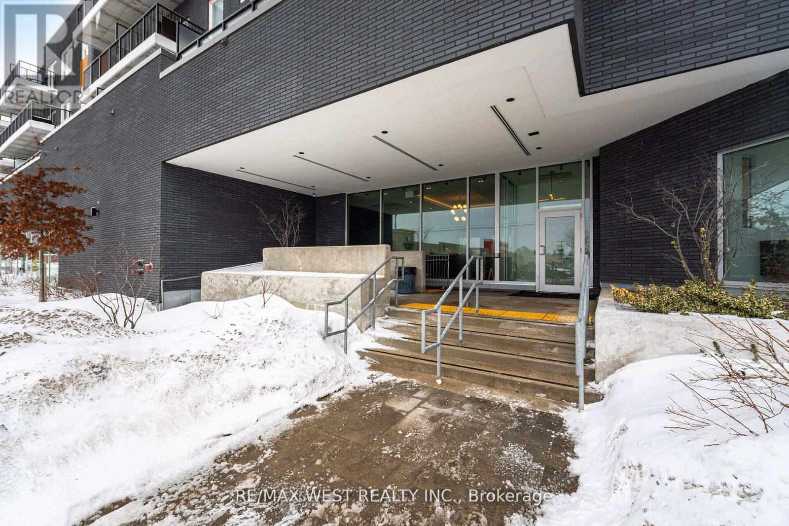 Property at 208 - 430 ESSA ROAD image 3