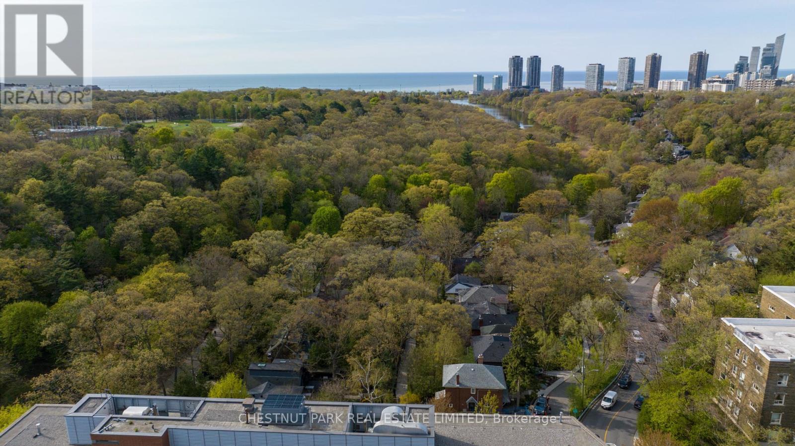 379 Ellis Park Road, Toronto, Ontario  M6S 2V7 - Photo 5 - W12055864