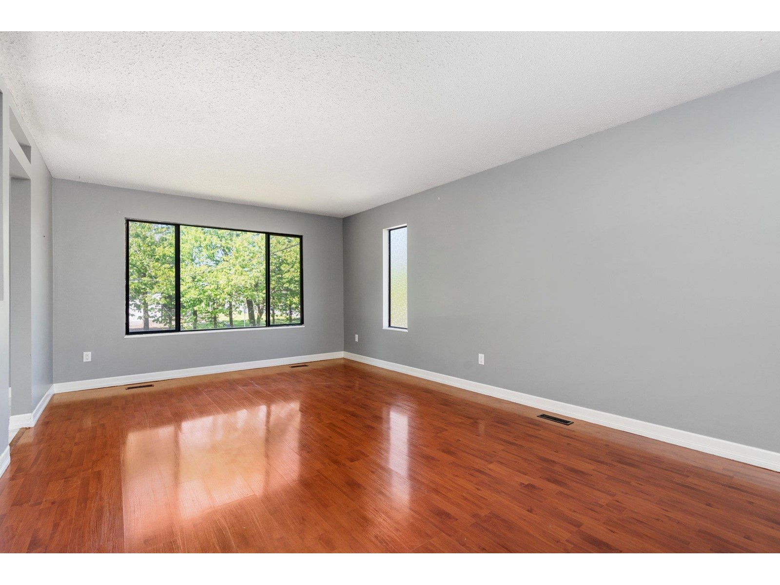 Property at 19990 49 AVENUE image 3