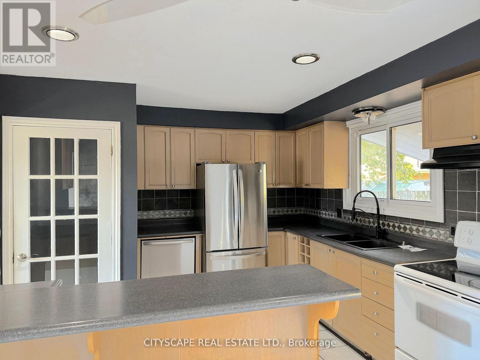 Property at 515 GRANTHAM AVENUE image 5