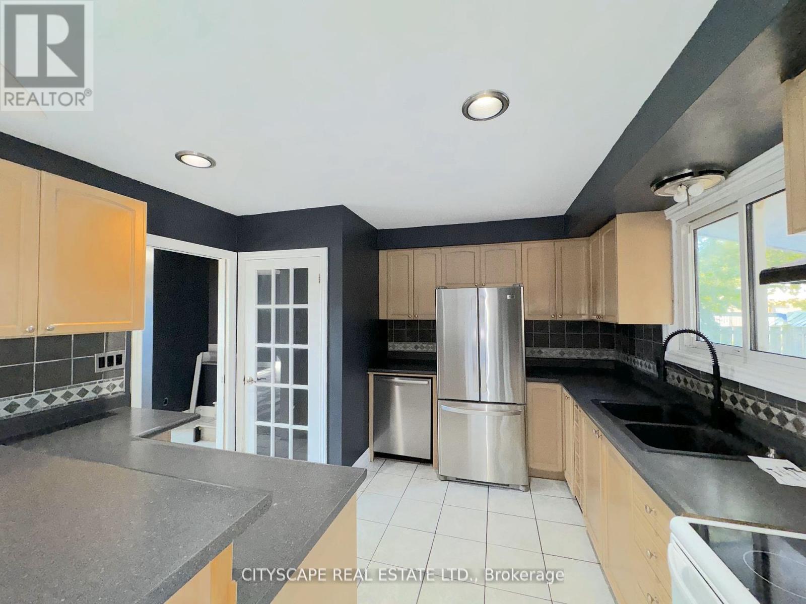 515 Grantham Avenue, St. Catharines, Ontario  L2M 6W2 - Photo 6 - X12055897