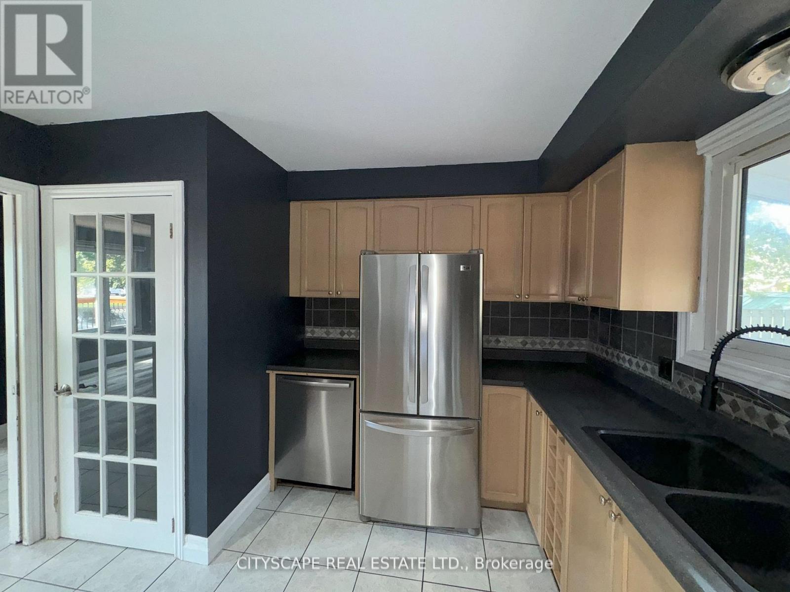 515 Grantham Avenue, St. Catharines, Ontario  L2M 6W2 - Photo 8 - X12055897