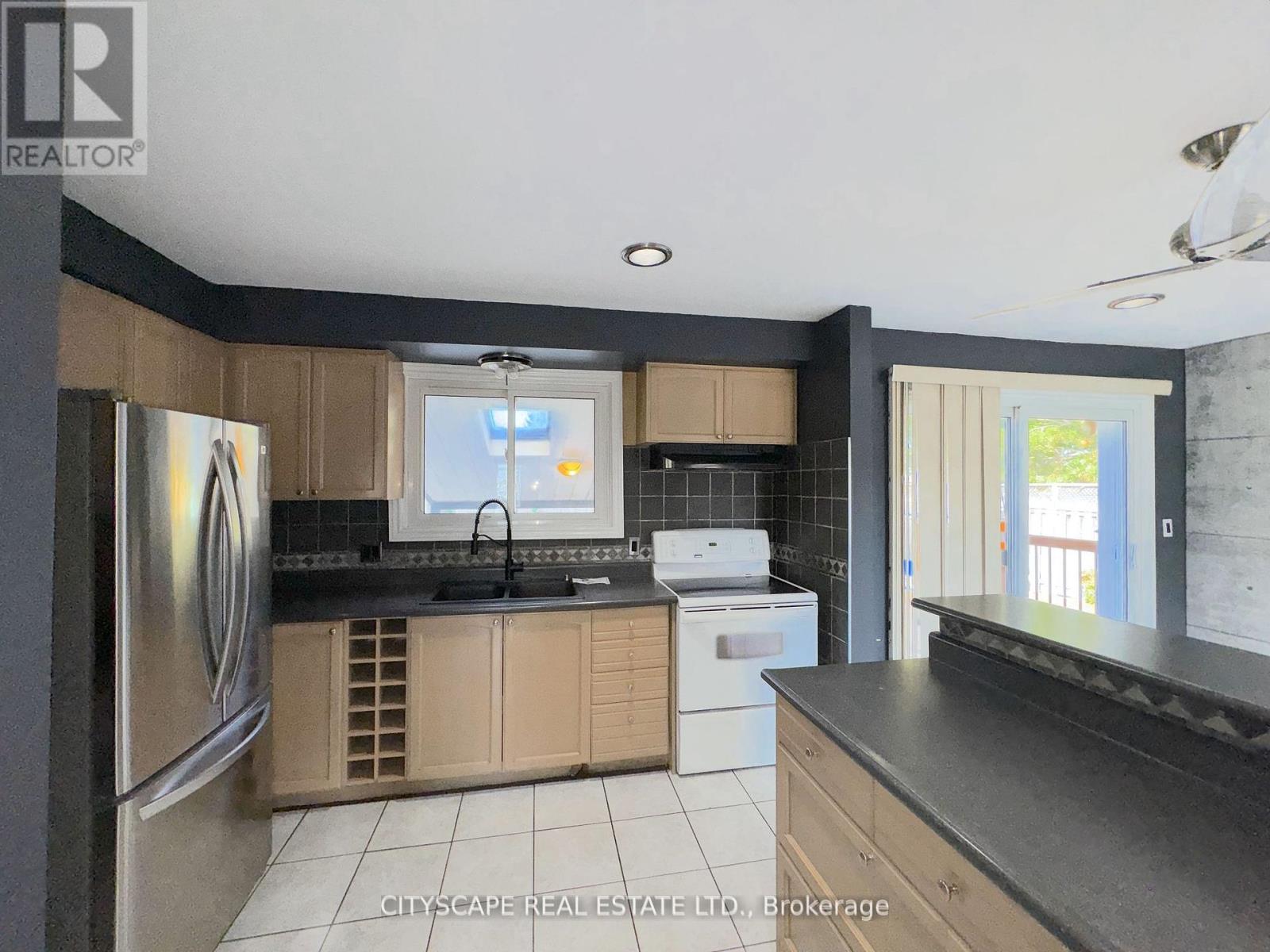 515 Grantham Avenue, St. Catharines, Ontario  L2M 6W2 - Photo 9 - X12055897